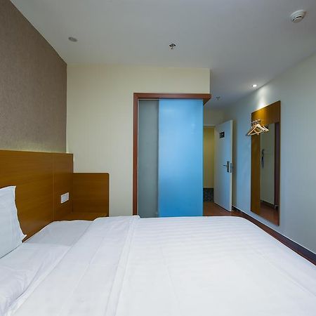 7Days Premium Guilin Seven Star International Exhibition Center Hotel Стая снимка